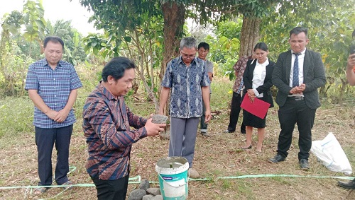 Peletakan Batu pertama Oleh Sekda